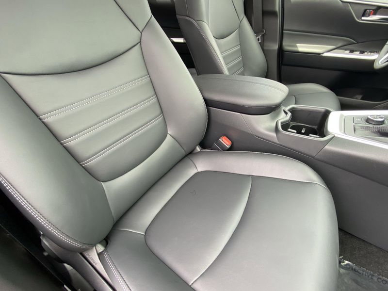 2025 Toyota RAV4 Hybrid XLE PremiumImage 11