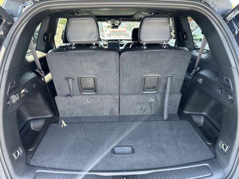 New 2025 Jeep Grand Cherokee L Limited 4x4Image 14