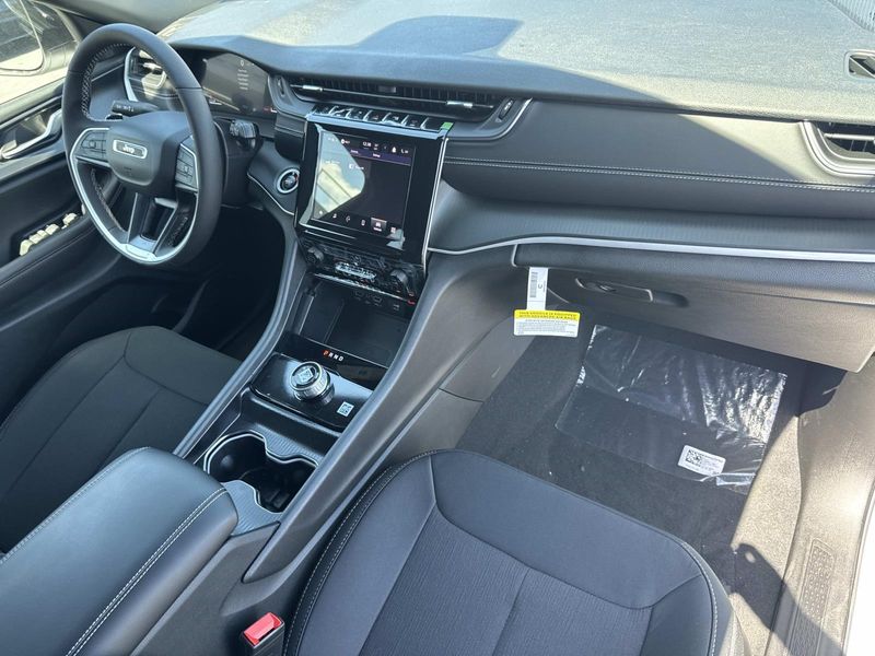 New 2026 Jeep Grand Cherokee Laredo X 4x2