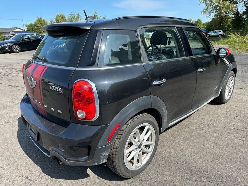 2016 MINI Countryman BaseImage 11