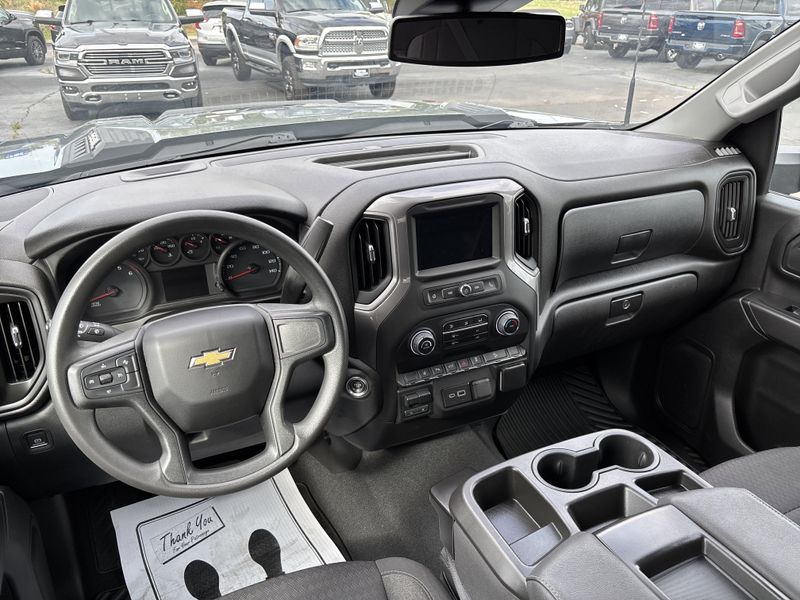 Used 2024 Chevrolet Silverado 2500HD CustomImage 18