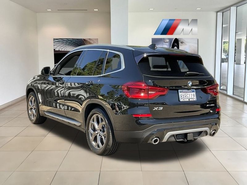 2021 BMW X3 xDrive30eImage 5