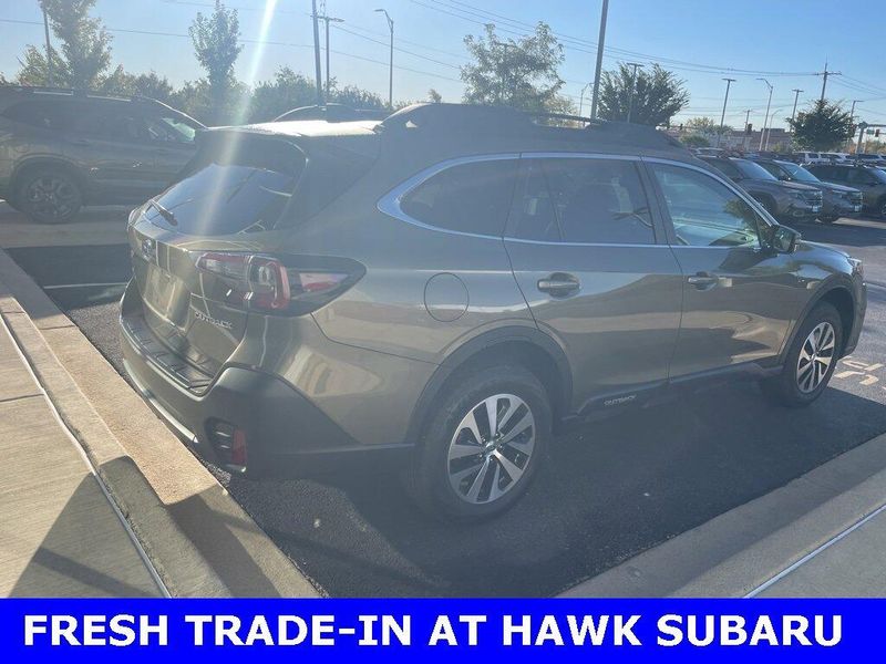 2022 Subaru Outback Premium photo 3