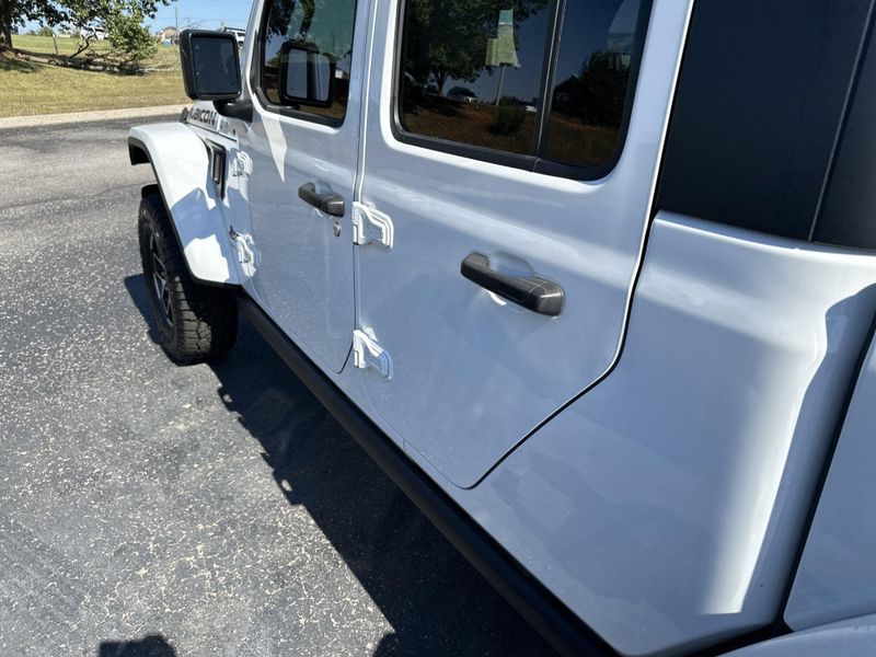 2022 Jeep Gladiator Rubicon photo 10