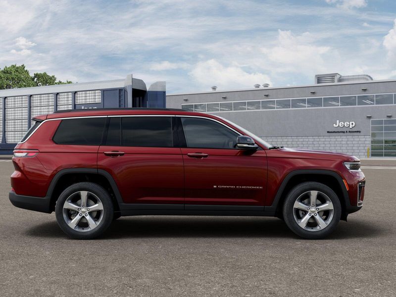 New 2026 Jeep Grand Cherokee L Limited 4x4Image 12