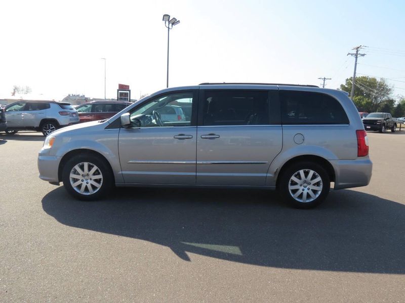 Used 2014 Chrysler Town & Country Touring 4dr Mini VanImage 5