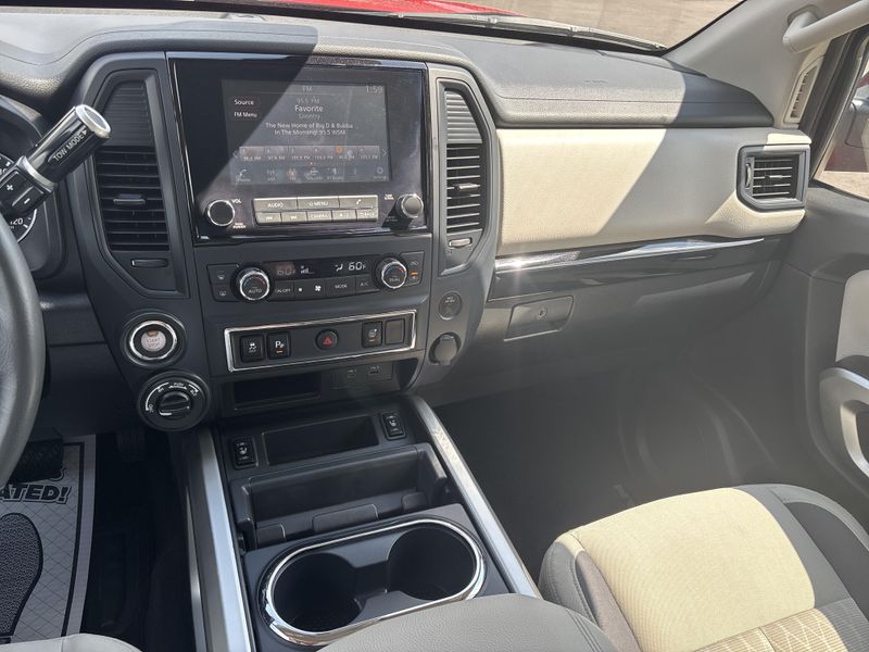 Used 2024 Nissan Titan SVImage 19