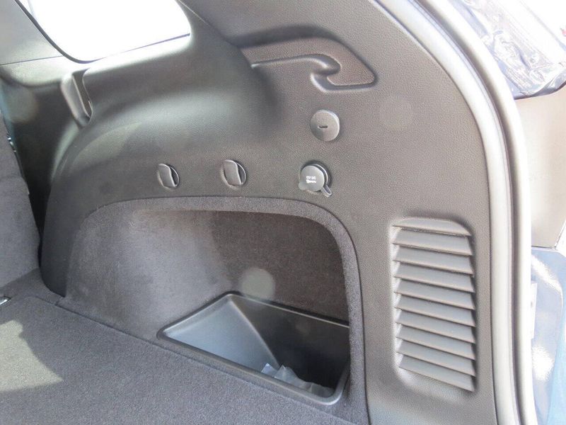 Used 2020 Jeep Grand Cherokee Limited 4x4 4dr SUVImage 30