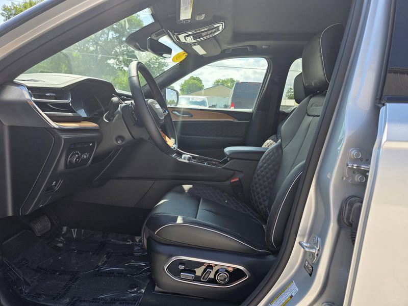 Used 2023 Jeep Grand Cherokee 4xe Summit ReserveImage 10