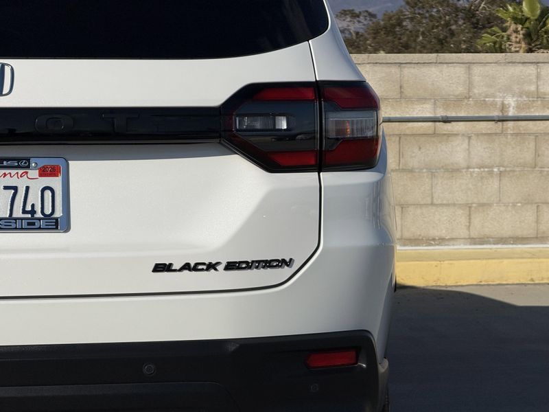 Used 2025 Honda Pilot Black EditionImage 13