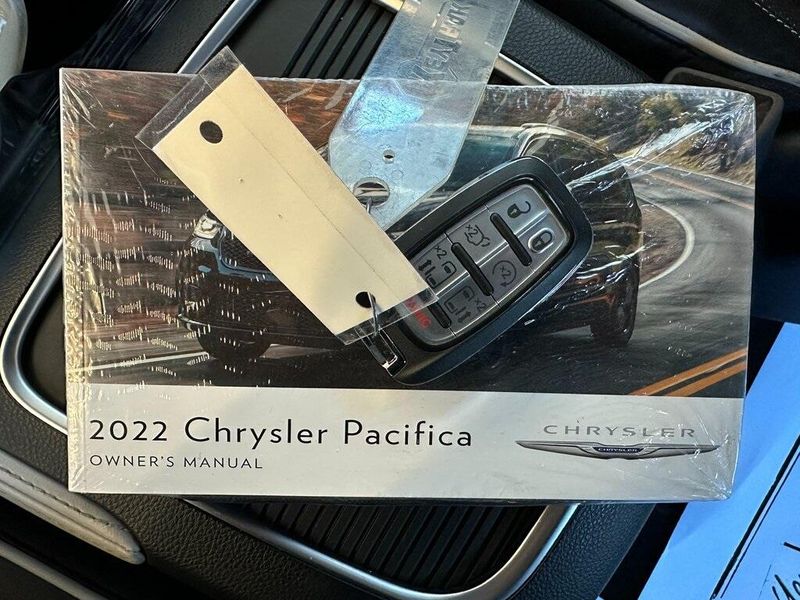 2022 Chrysler Pacifica LimitedImage 9