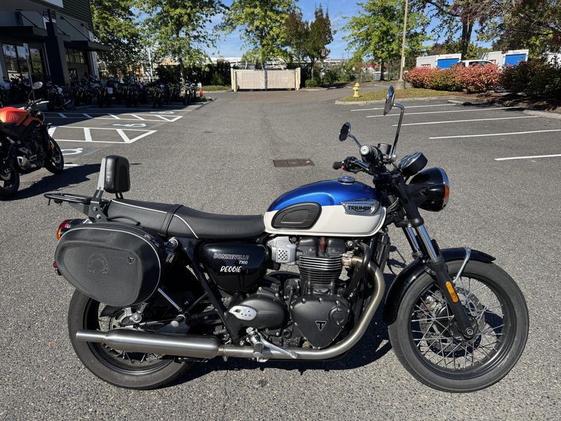 2022 Triumph Bonneville T100 - BLUE 