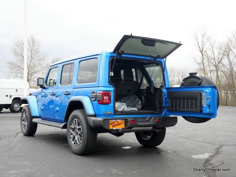 2024 Jeep Wrangler 4-door SaharaImage 10