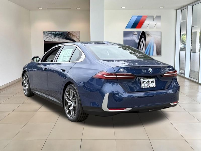 2025 BMW i5 eDrive40Image 8