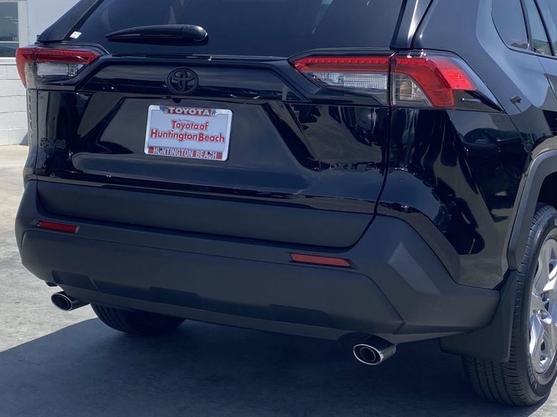 2025 Toyota RAV4 XLEImage 4