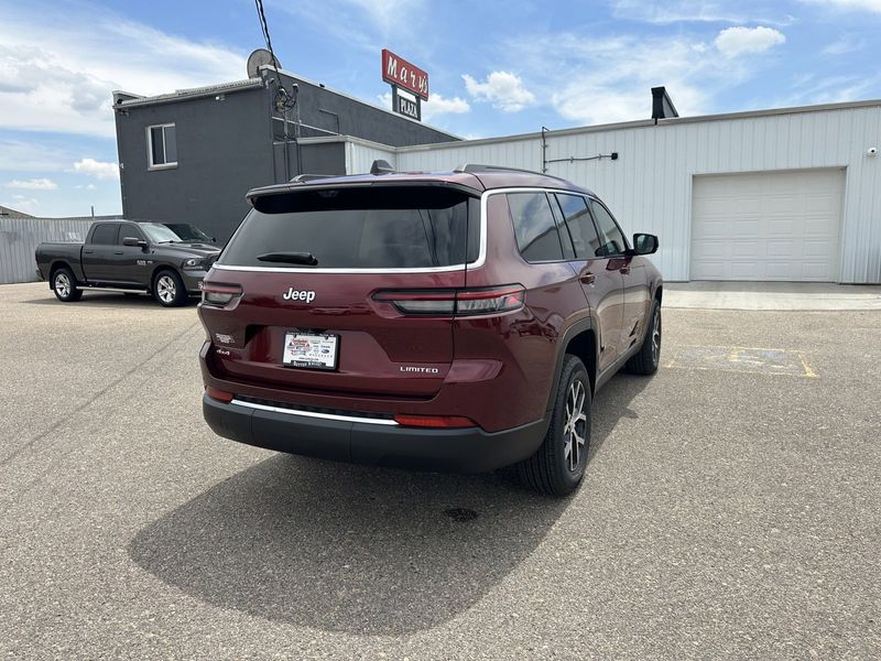 2024 Jeep Grand Cherokee L Limited 4x4Image 8