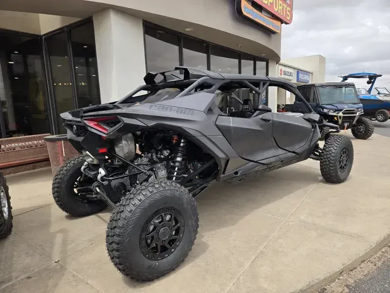2025 Can-Am MAVERICK R MAX X RS 999T DCT TRIPLE BLACK Image 4