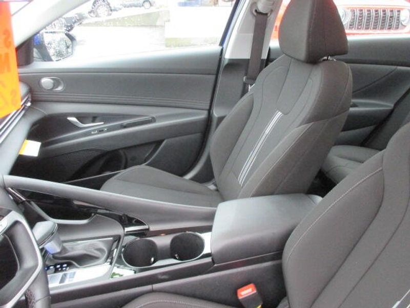 Used 2025 Hyundai Elantra SEL ConvenienceImage 19
