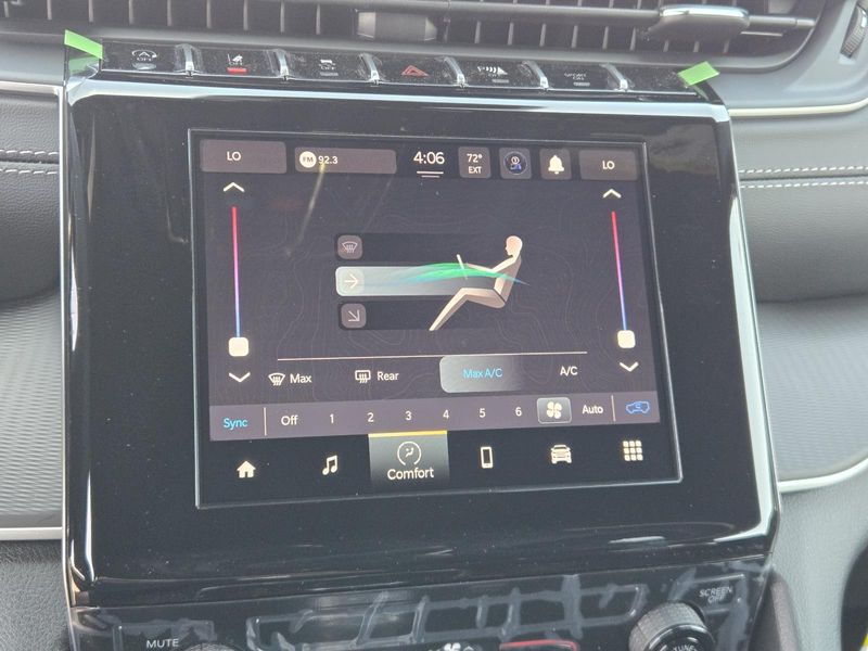 New 2026 Jeep Grand Cherokee Laredo 4x2