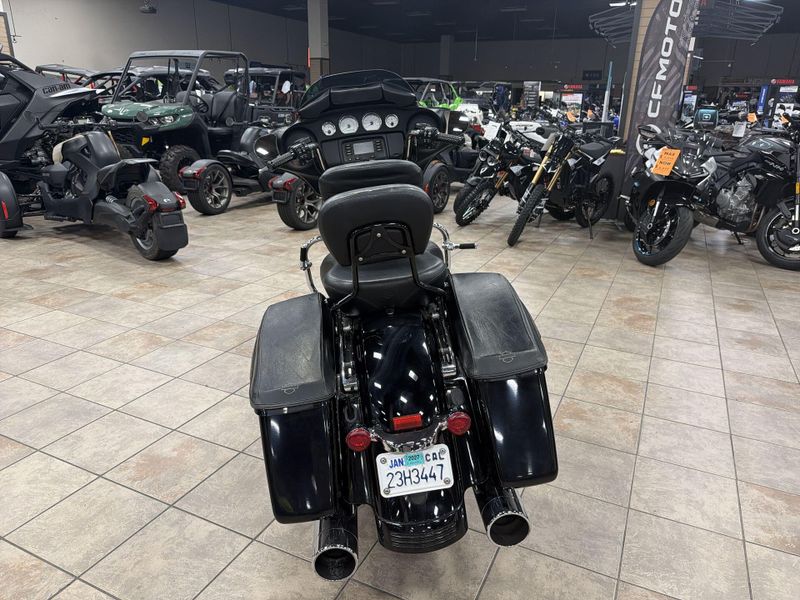 Used 2016 Harley-Davidson STREET GLIDE Image 16