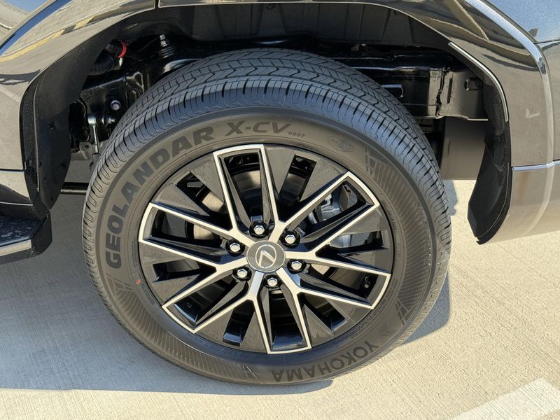 2025 Lexus GX Image 16