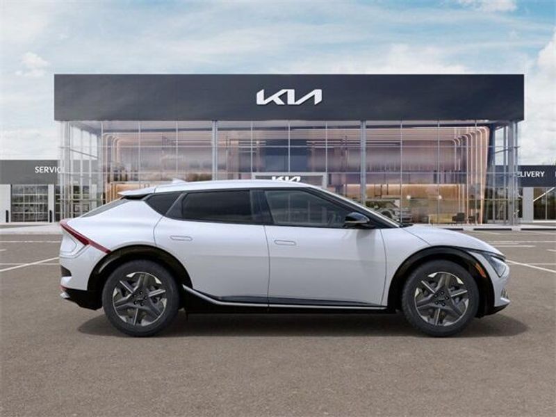 2025 Kia EV6 LightImage 7