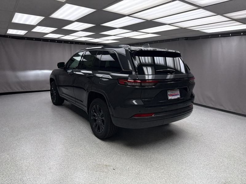 New 2026 Jeep Grand Cherokee Limited Reserve 4x4Image 2