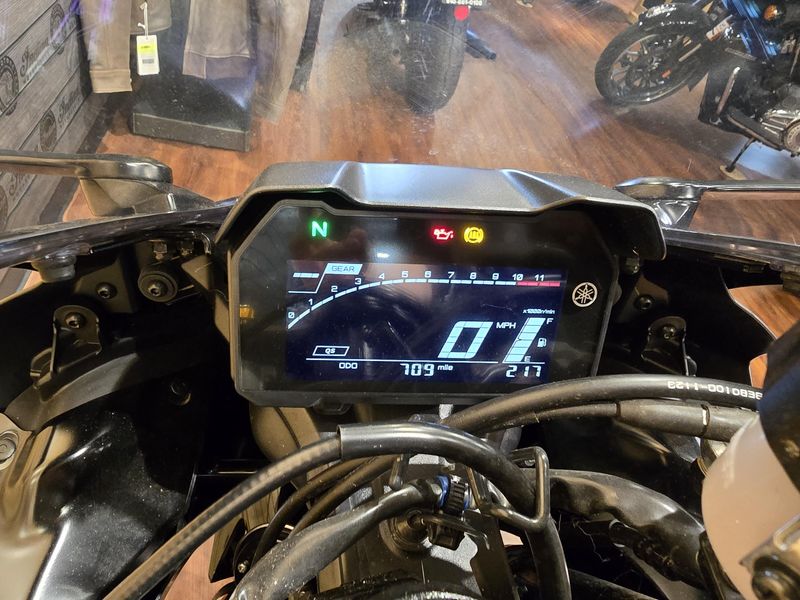 Used 2022 Yamaha YZF R7 Image 17