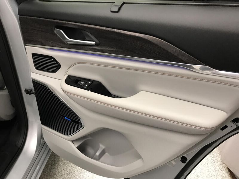 Used 2022 Jeep Grand Cherokee OverlandImage 26