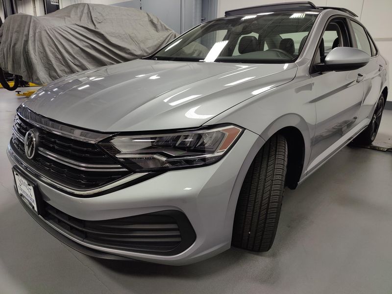 2024 Volkswagen Jetta SE w/Sunroof/Black Wheel PkgImage 6