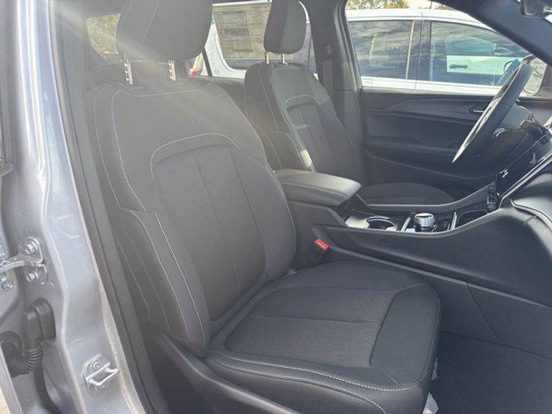 New 2025 Jeep Grand Cherokee L Laredo X 4x4Image 21