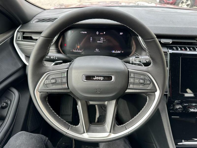 2025 Jeep Grand Cherokee Laredo X 4x4Image 2