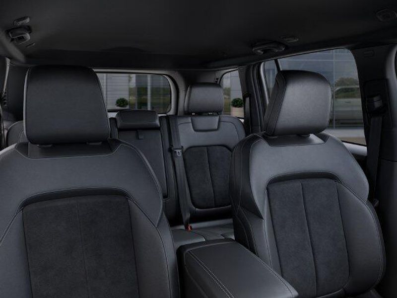 New 2027 Jeep Grand Cherokee Laredo Altitude 4x2Image 26