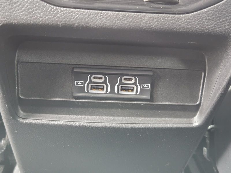 Used 2023 Jeep Grand Cherokee Laredo 4x2