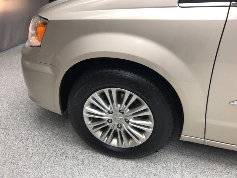 2015 Chrysler Town & Country Touring-LImage 2