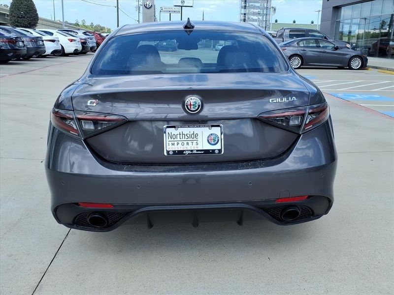New 2025 Alfa Romeo Giulia AwdImage 8
