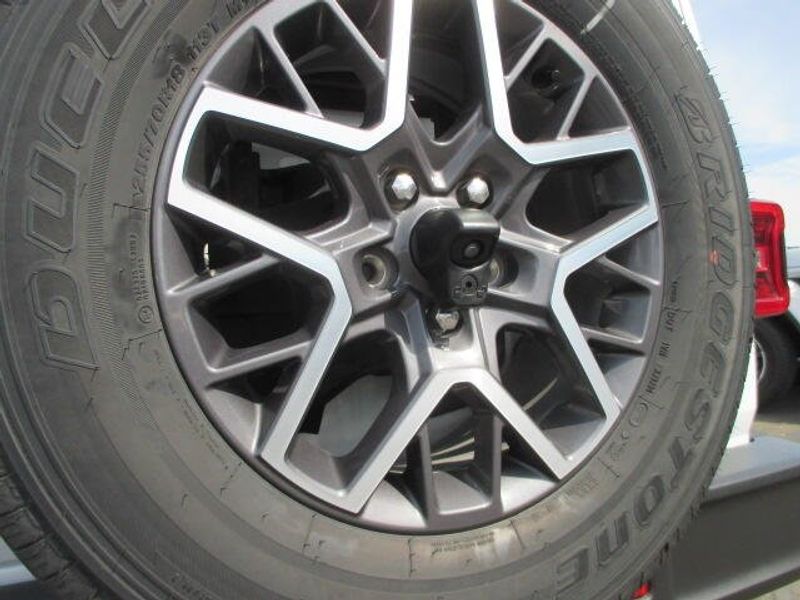 Used 2025 Jeep Wrangler SaharaImage 9