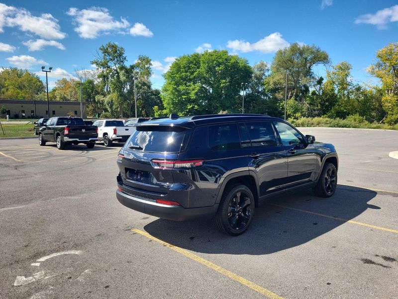 Used 2024 Jeep Grand Cherokee L LimitedImage 13
