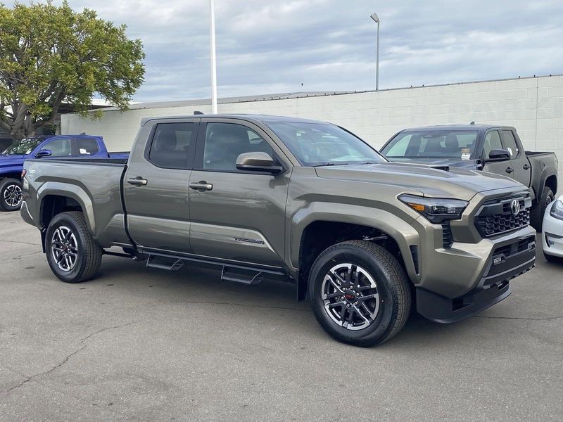 2024 Toyota Tacoma TRD SportImage 2