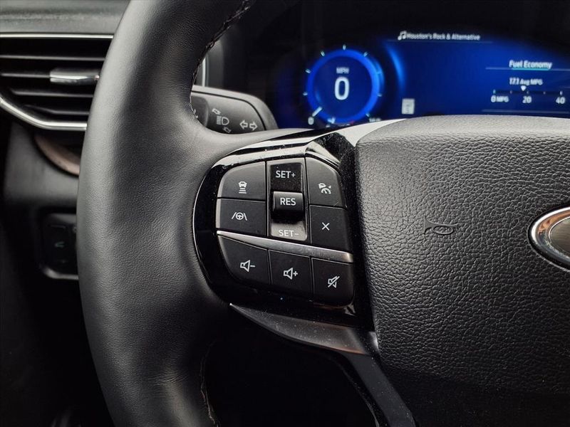 Used 2022 Ford Explorer PlatinumImage 19