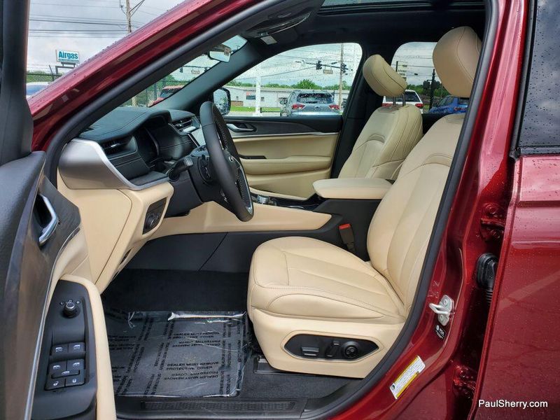 2025 Jeep Grand Cherokee L Limited 4x4Image 23