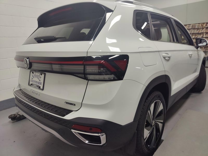 2025 Volkswagen Taos SE AWD w/SunroofImage 11