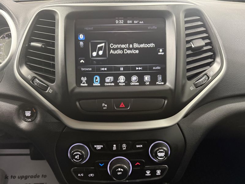 Used 2018 Jeep Cherokee Latitude PlusImage 33