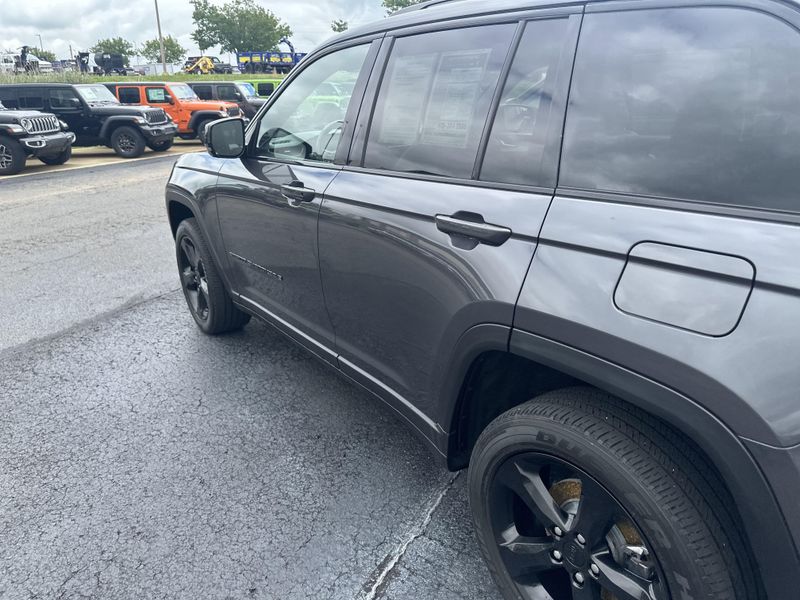 2022 Jeep Grand Cherokee AltitudeImage 9