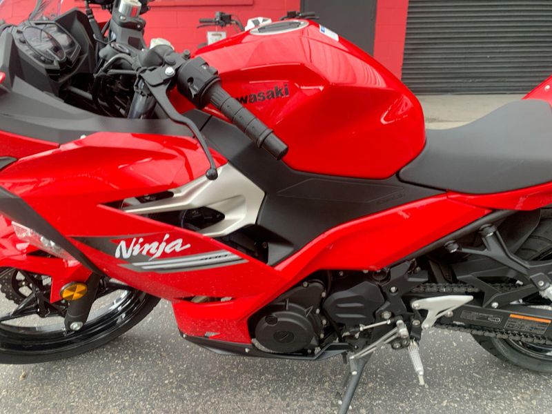 Used 2021 Kawasaki Ninja 400 Base Image 12