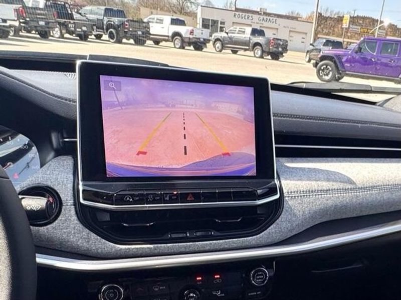 Used 2024 Jeep Compass LatitudeImage 17