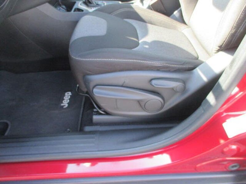 Used 2014 Jeep Cherokee LatitudeImage 17