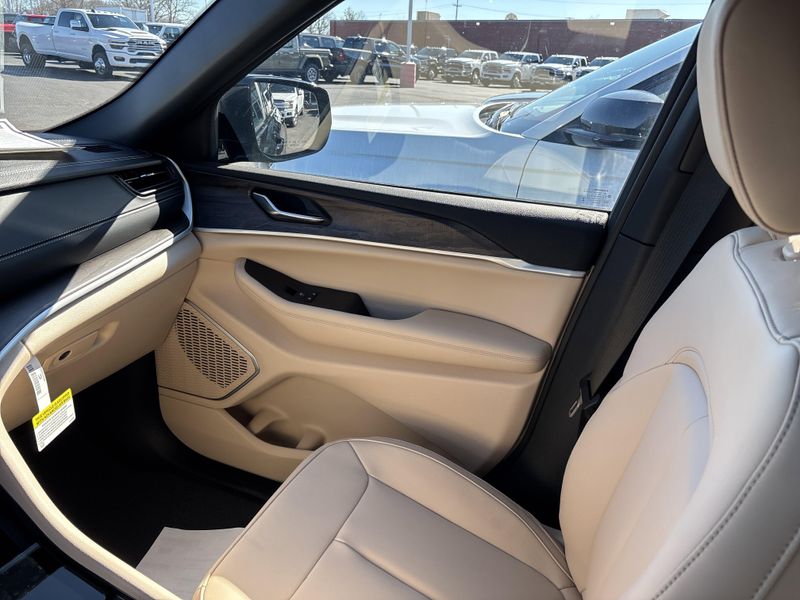 New 2026 Jeep Grand Cherokee Limited 4x4Image 39