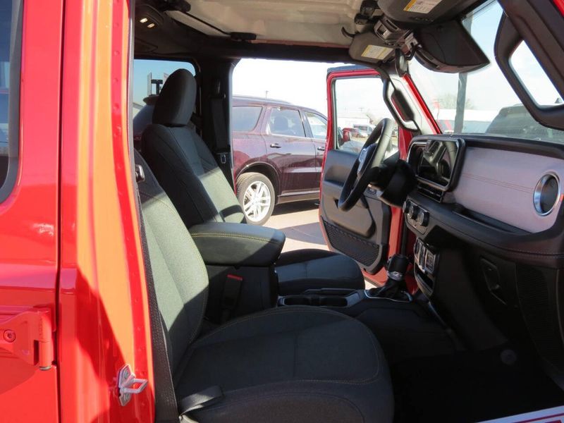 Used 2025 Jeep Wrangler 4xE Sahara 4x4 4dr SUVImage 18