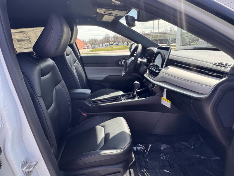 2025 Jeep Compass LimitedImage 16